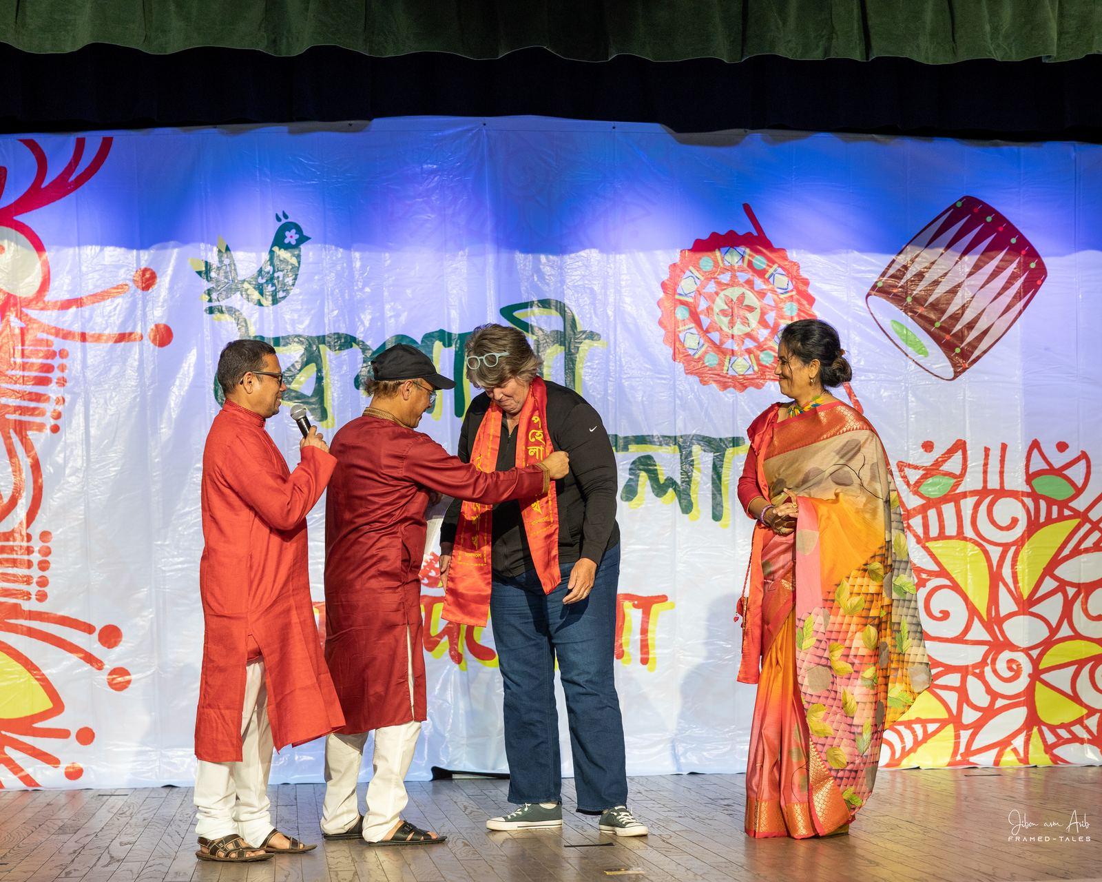 Guest of honor receiving a scarf from organizers (inauguration)