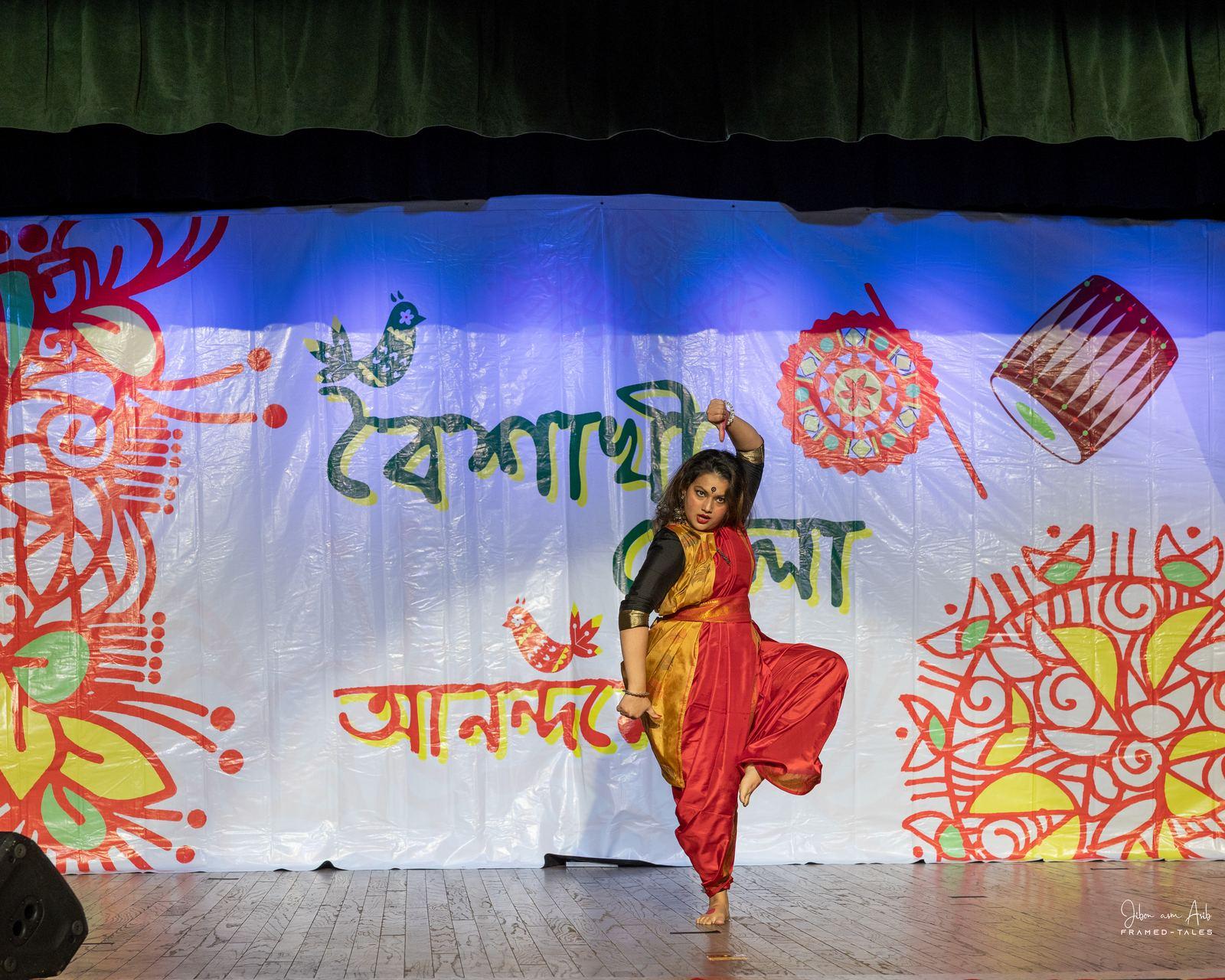 Dancer in a classical pose, one leg raised